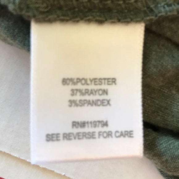 ONE WORLD “M”Green blouse with scarf 🧣💋❣️ - Picture 6 of 6